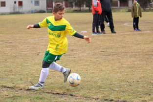 开云下载-曼联险胜国米，阿扎尔扑点救主西甲——一场足球盛宴的背后