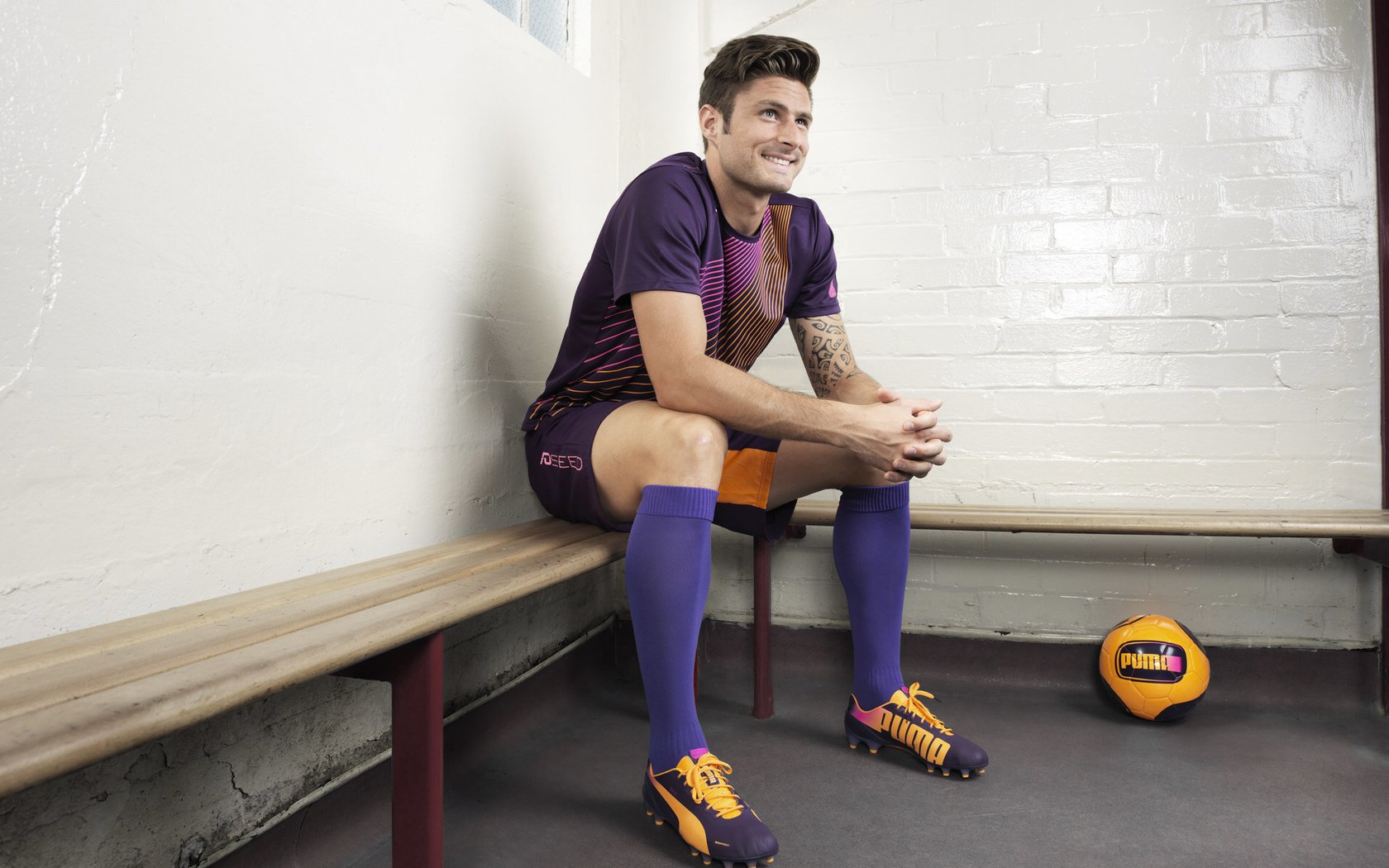 开云体育APP下载-当无垠的原野驶上红色的赛道，新西兰如何让利物浦臣服，劳塔罗又如何于F1乱世加冕？